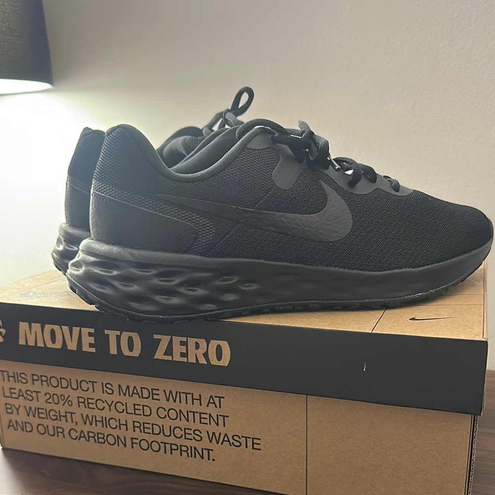 Nike Black Revolution 6 NN